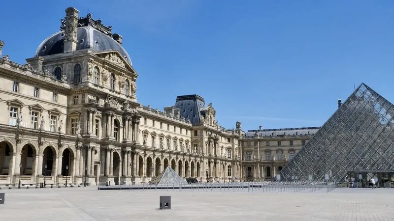 Louvre là bảo tàng nghệ thuật có lượng khách tham quan lớn nhất thế giới