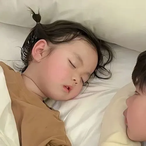 Ảnh đại diện cặp đôi đơn giản mà vẫn đầy cảm xúc