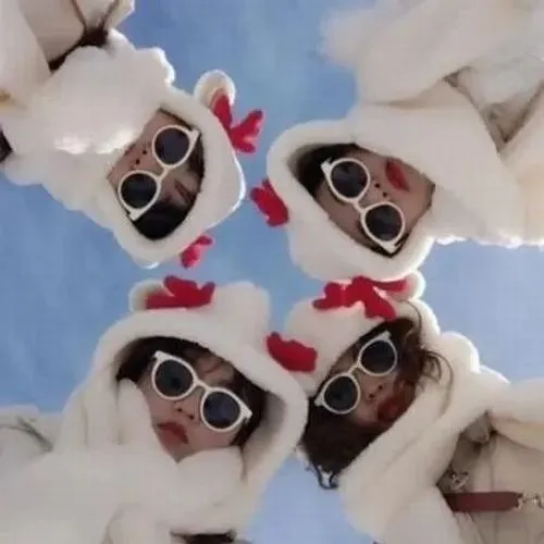 Hình đại diện cá nhân của nhóm 4 nam giữ đồng đều và rõ mặt.