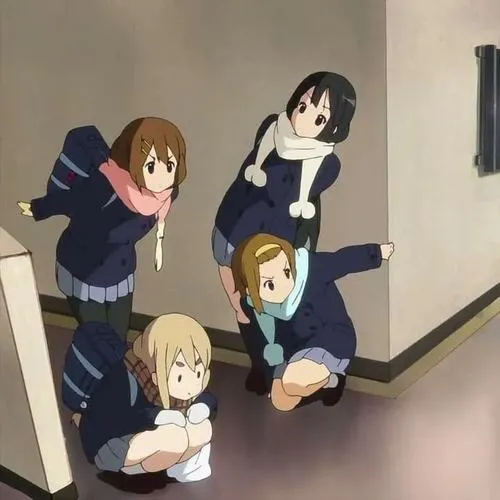 Ảnh nhóm bạn trong ảnh check in giữ bố cục khung hình cân đối.