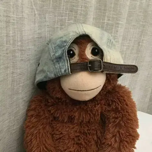 Ảnh profile fb mang bố cục trung tâm cùng cảm xúc vô tri lặng