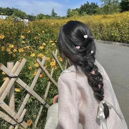 Avatar giấu mặt quay lưng phù hợp phong cách sống kín tiếng