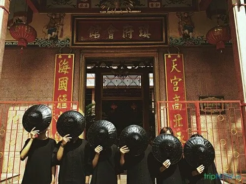 Ảnh đại diện nhóm lớp 12A thể hiện vibe tuổi học trò năng động.