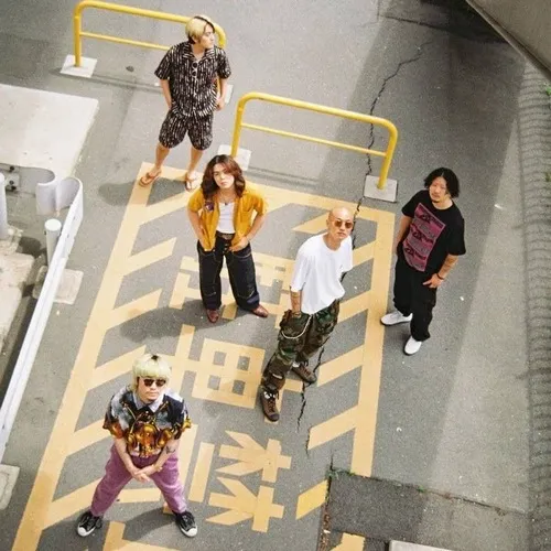 Ảnh đại diện ảnh nhóm nhìn là cười mang biểu cảm vui nhộn.