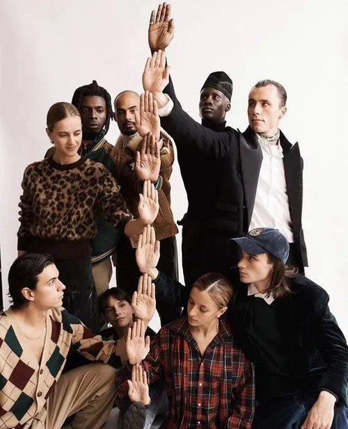 Ảnh đại diện nhóm bạn thân đại học thể hiện gắn kết rõ nét.