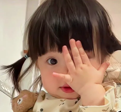 Ảnh profile em bé vô tri hài hước dành cho team thích lầy nhẹ