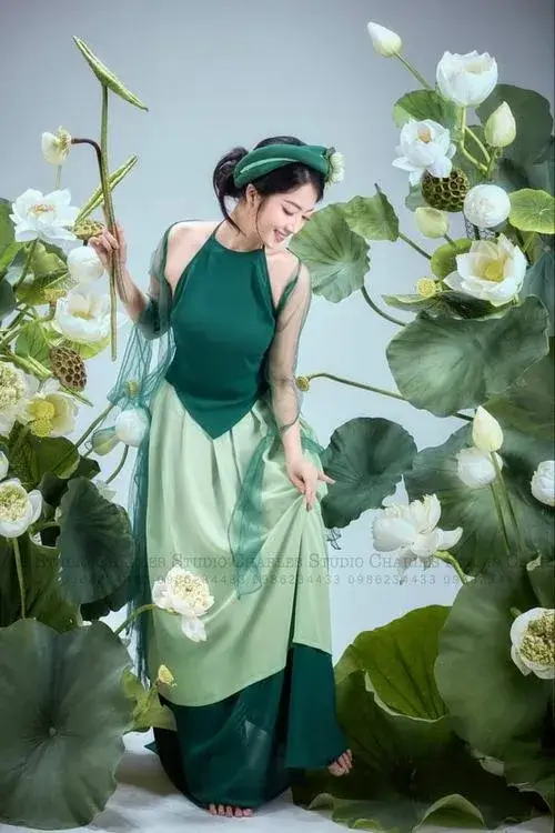 Ảnh hoa sen nền sương mờ tạo thiền vị sâu.