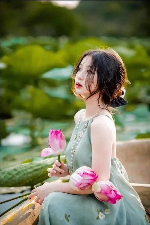 Vẻ đẹp hoa sen trong ảnh chụp nghệ thuật nhẹ nhàng mà đầy sức gợi