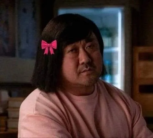 Hình profile vui nhộn ngơ ngác ánh sáng phẳng dễ viral