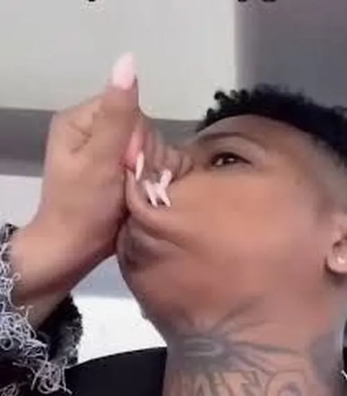 Ảnh đại diện vô tri hài hước hợp gu vui nhộn không cần màu mè