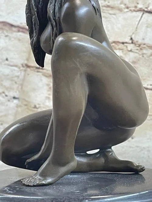 Hình nude nghệ thuật khai nằm tạo tĩnh.