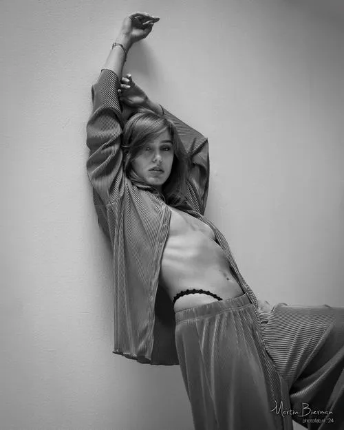 Sự mong manh rất người trong những bức ảnh khỏa thân nghệ thuật