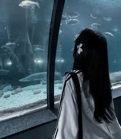 Hình avatar cute đen trắng mang trầm lắng nghệ thuật