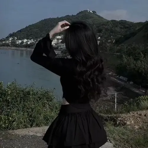 Avatar gái xinh che mặt kiểu nhẹ nhàng mà vẫn ngầu ngầm