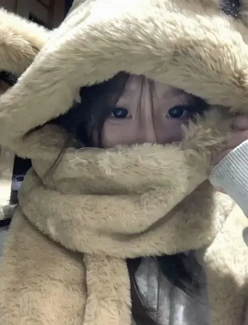 Bố cục chính diện giúp ánh mắt sâu rõ ràng