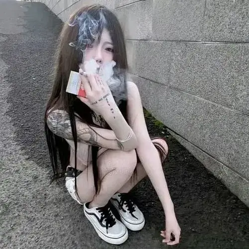 Tóc mái che trán tạo vibe khó đoán