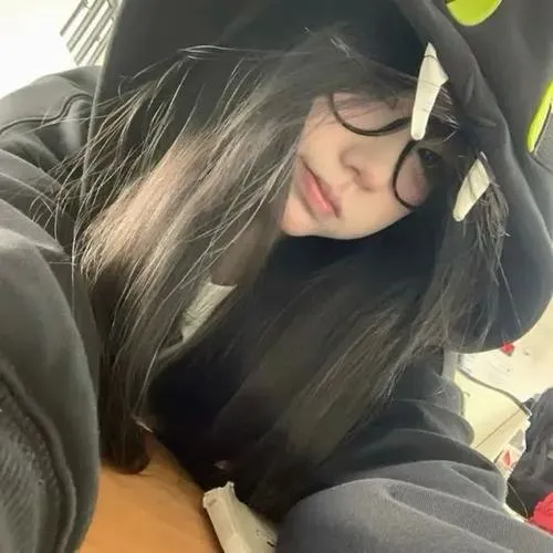 Avatar che mặt tạo vibe học đường nhẹ nhàng mà lạnh