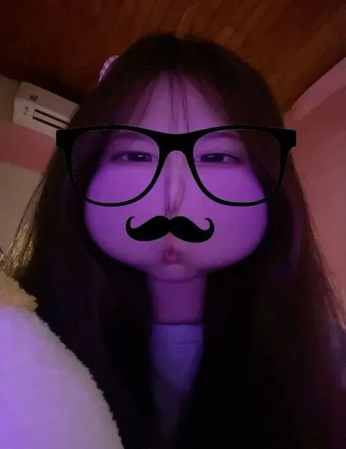 Hình đại diện ngầu cô nhỏ vô cảm phong cách hoạt hình