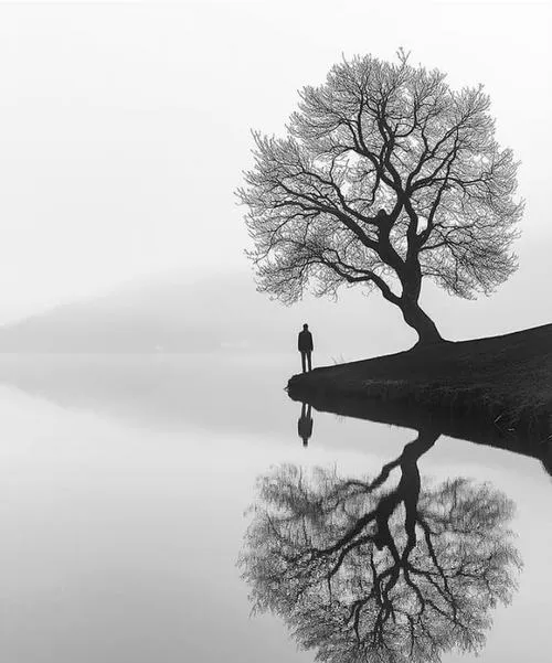 Ảnh nghệ thuật hòa chủ thể vào không gian tĩnh.