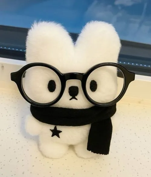 Ảnh hiển thị gấu trắng thân thiện ánh sáng sáng đều nền trơn