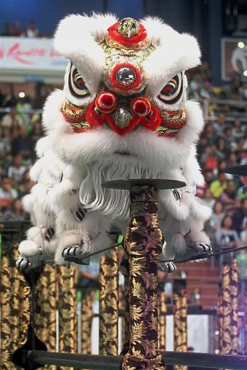 Lễ khai xuân mở đầu năm mới bằng nghi thức cầu may.