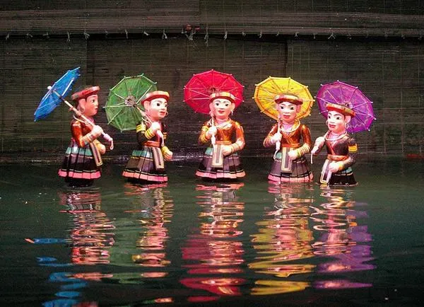 Múa rối nước, khoảnh khắc sân khấu dân gian sống động trên mặt nước