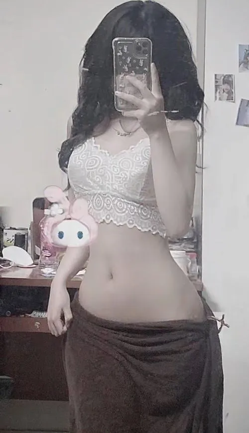 Mỹ nhân bikini cuốn hút bởi ánh mắt hút hồn