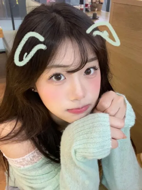 Mái tóc và phong thái hòa quyện vẻ đẹp Á Đông