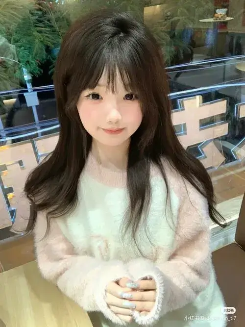 Gái xinh Trung Quốc thể hiện thần thái tạo chiều sâu nghệ thuật