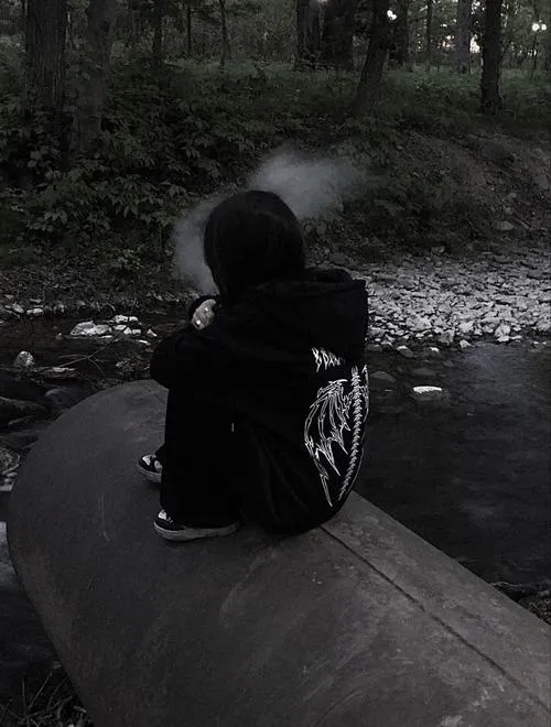 Không gian vắng làm đậm cô đơn trong im lặng