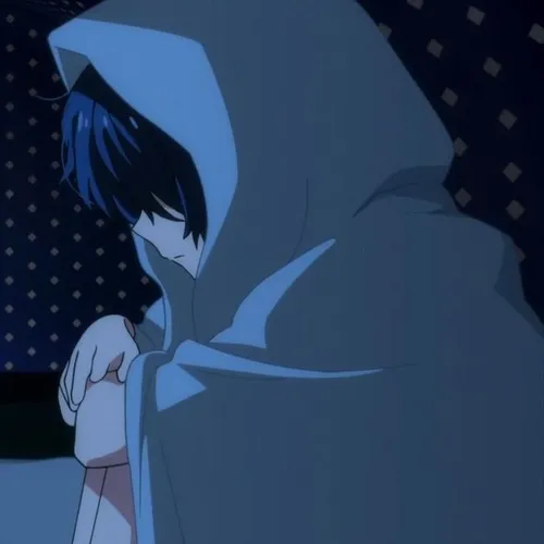 Ánh sáng thấp dẫn dắt biểu cảm kín đầy suy tư