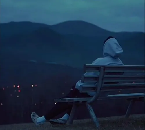 Hình profile cute khắc họa buồn bã u uất rất nhẹ