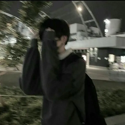 Ảnh đại diện nam buồn trầm lặng cho những ngày không muốn nói nhiều