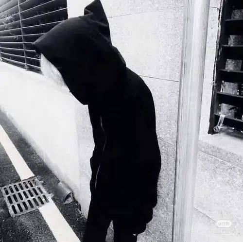 Avatar dễ thương nam buồn nhìn lặng nhìn đầy cá tính