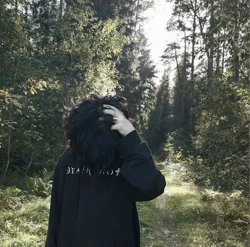 Ảnh avatar buồn nam gợi tâm trạng qua ánh sáng yếu