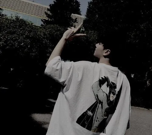 Ảnh avatar buồn nam nổi ánh mắt sâu và gương mặt nghiêm