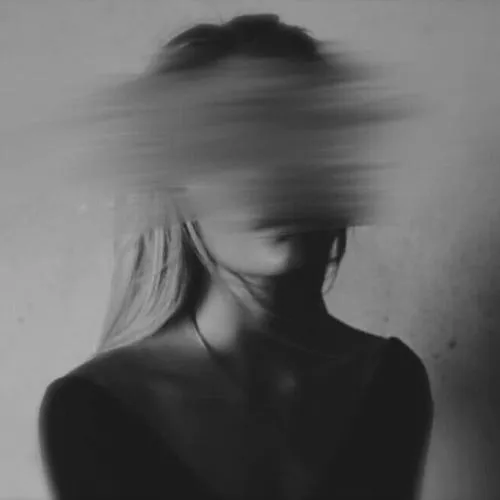 Avatar buồn nữ giúp bạn giấu nỗi buồn sau ánh nhìn xa xăm