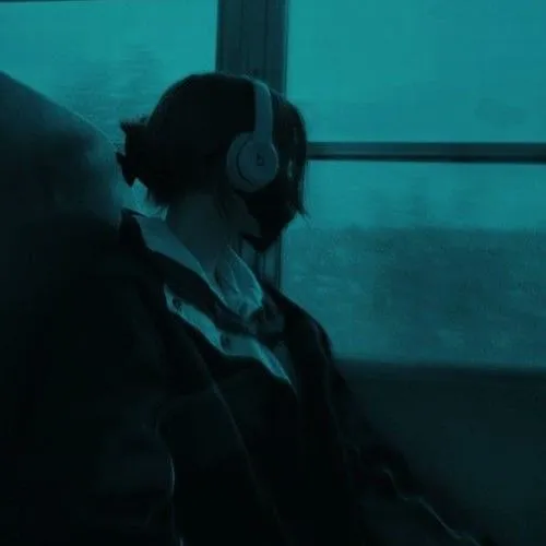 Hình đại diện ngầu nữ u sầu trước cửa sổ đêm mưa