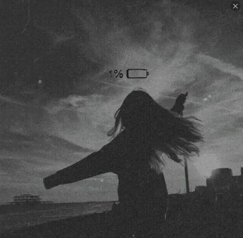 Ảnh avatar Facebook nữ chậm buồn giữa không gian lặng