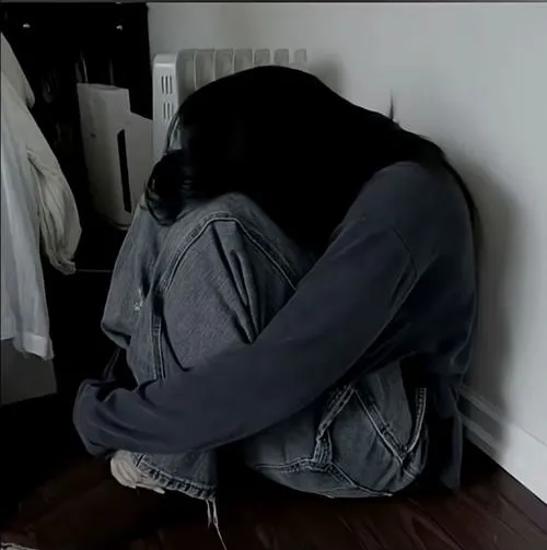 Nỗi buồn sâu ẩn trong ánh mắt và khoảng tối ảnh