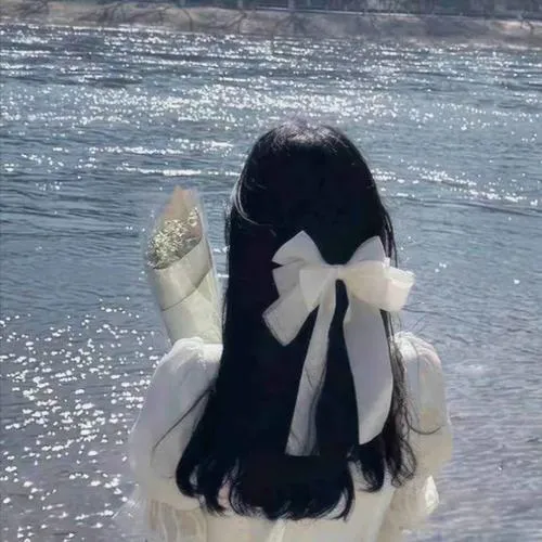 Hình đại diện con gái che mặt nhẹ nhàng cho những ngày muốn sống chậm