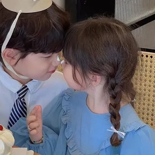 Ảnh profile cặp đôi em bé cute Hàn rất trong veo