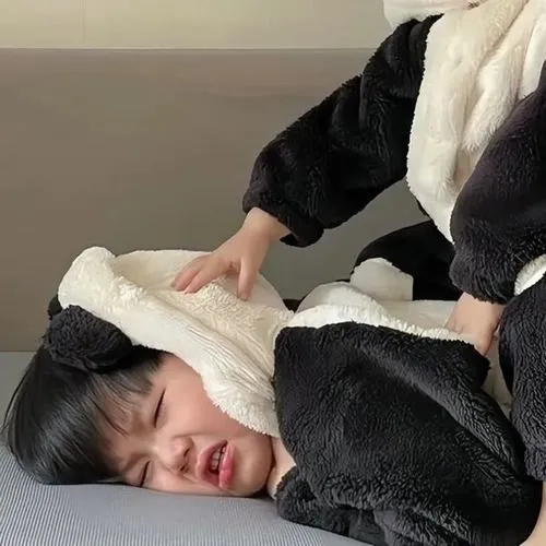 Hình đại diện cá nhân avatar đôi yêu nhau rất ngây ngô