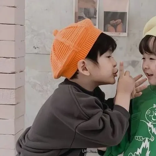 Avatar đôi em bé phong cách Hàn nhìn là thấy dễ thương liền