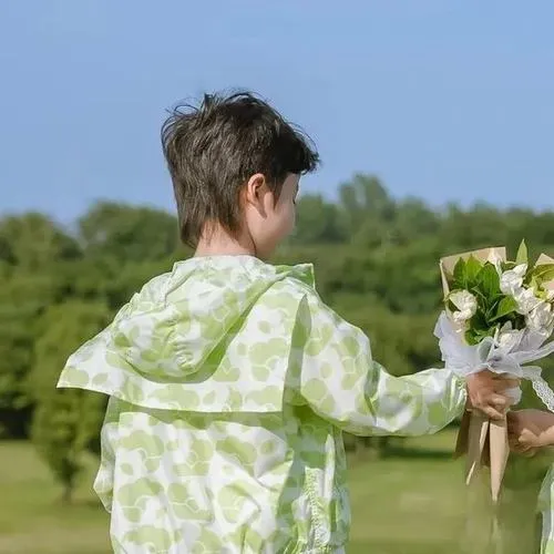 Avatar đôi em bé cute cho cặp đôi thích cảm giác trong veo