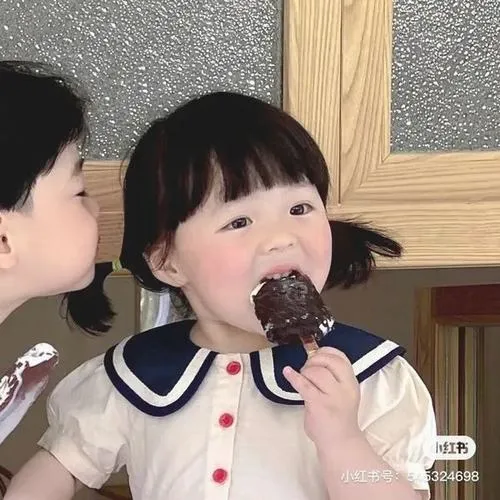 Ảnh đại diện đôi em bé dành cho cặp đôi thích sự đáng yêu