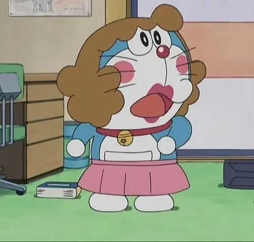 Doraemon đơ như tượng làm nổi mắt tròn