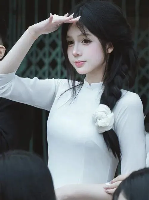 Ảnh avatar nữ sinh trung học khoe gương mặt tuổi teen rất trong veo