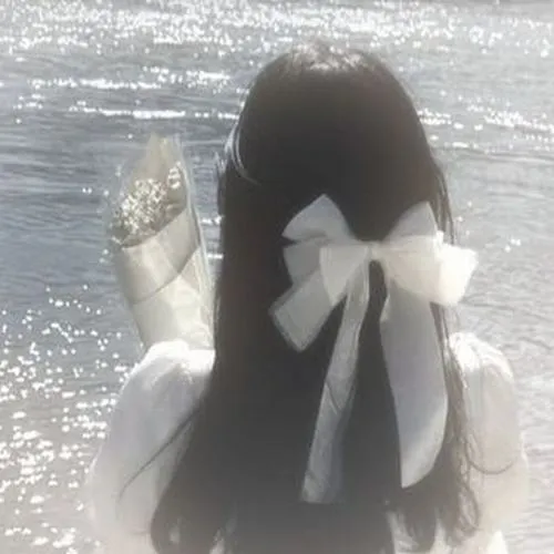 Trắng mang tính nghệ thuật với bố cục cân bằng