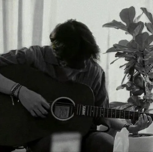 Hình đại diện cá nhân làm nổi đường nét gương mặt